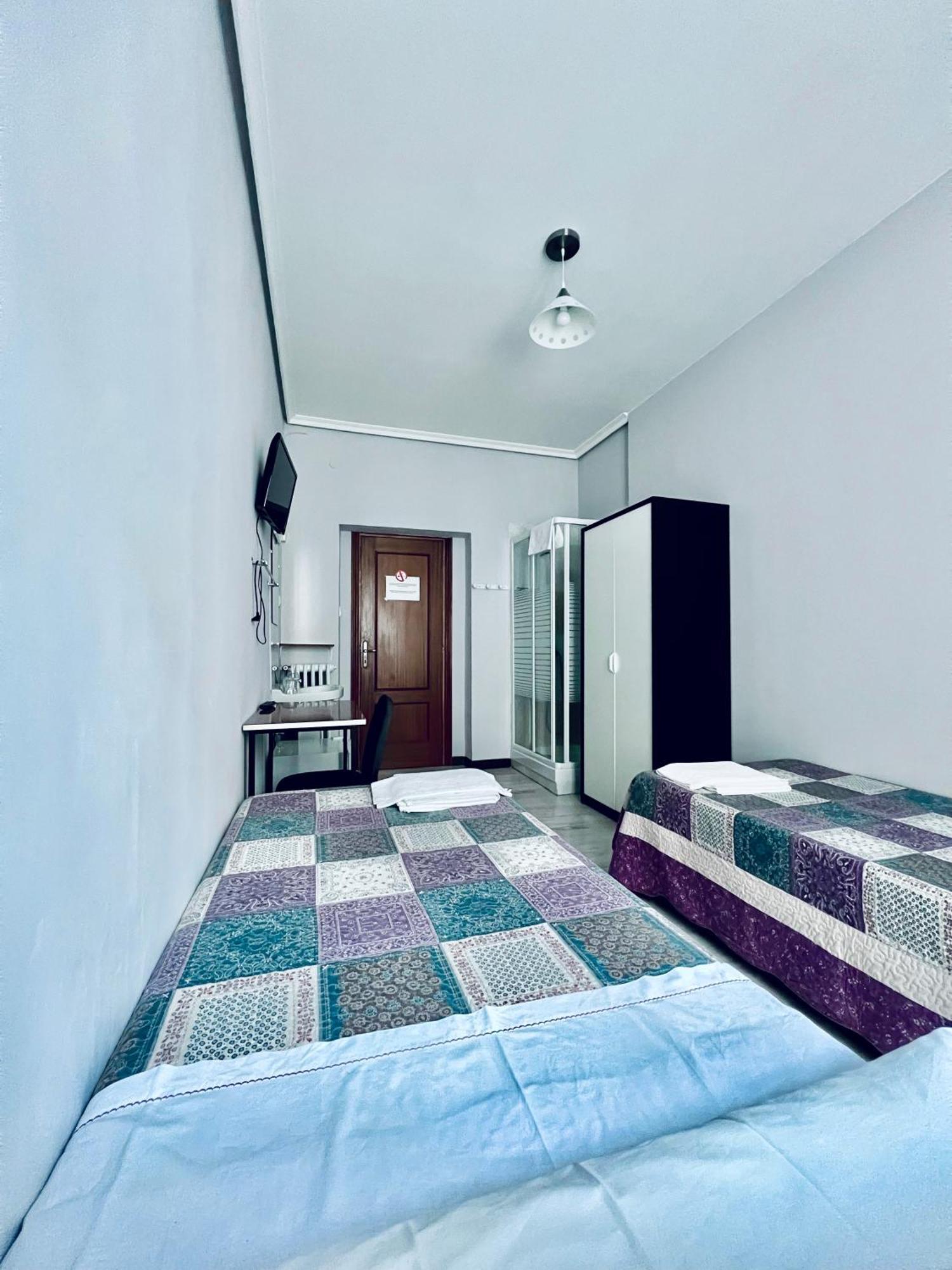 Hostal Conde De Alba Madrid Eksteriør billede