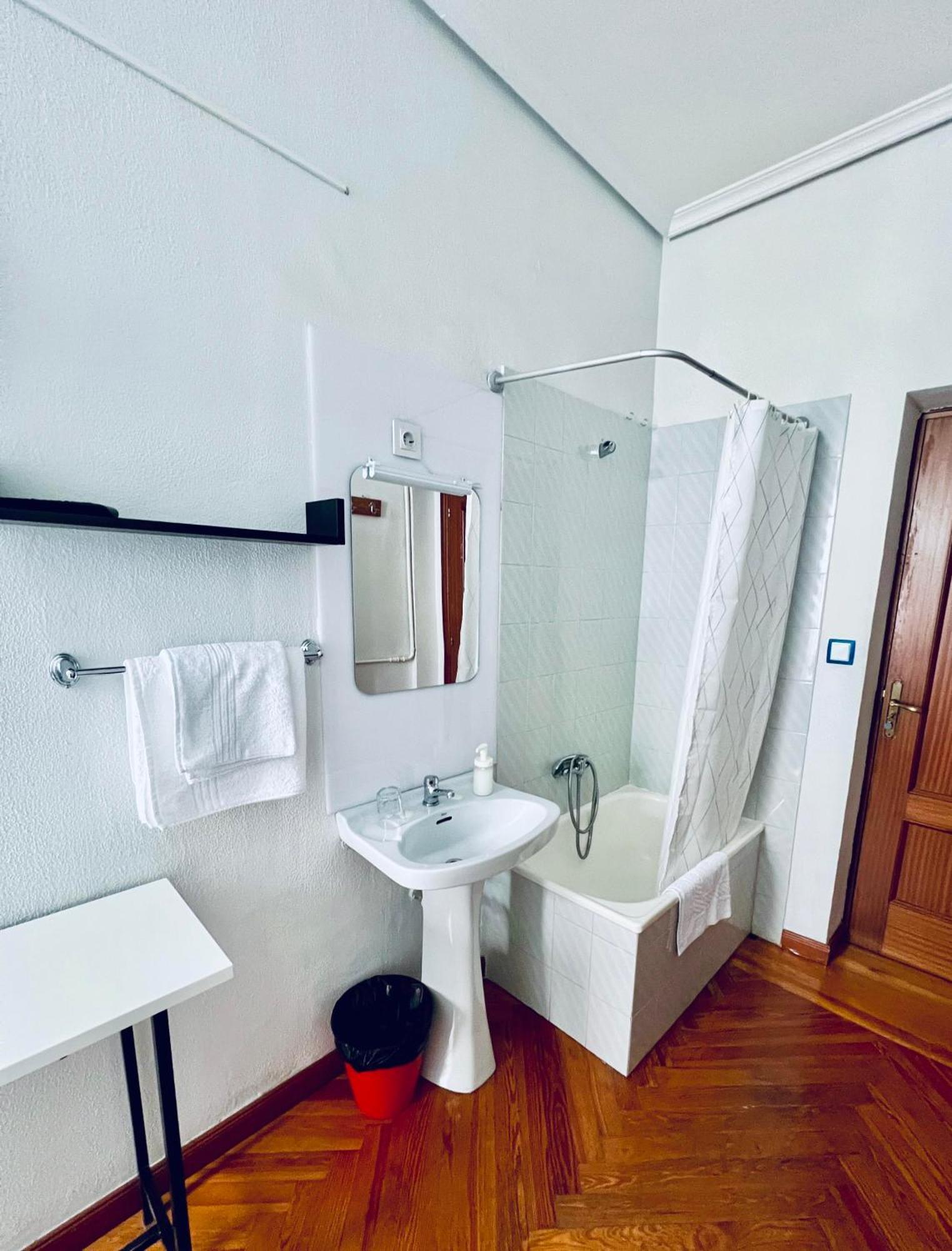 Hostal Conde De Alba Madrid Eksteriør billede