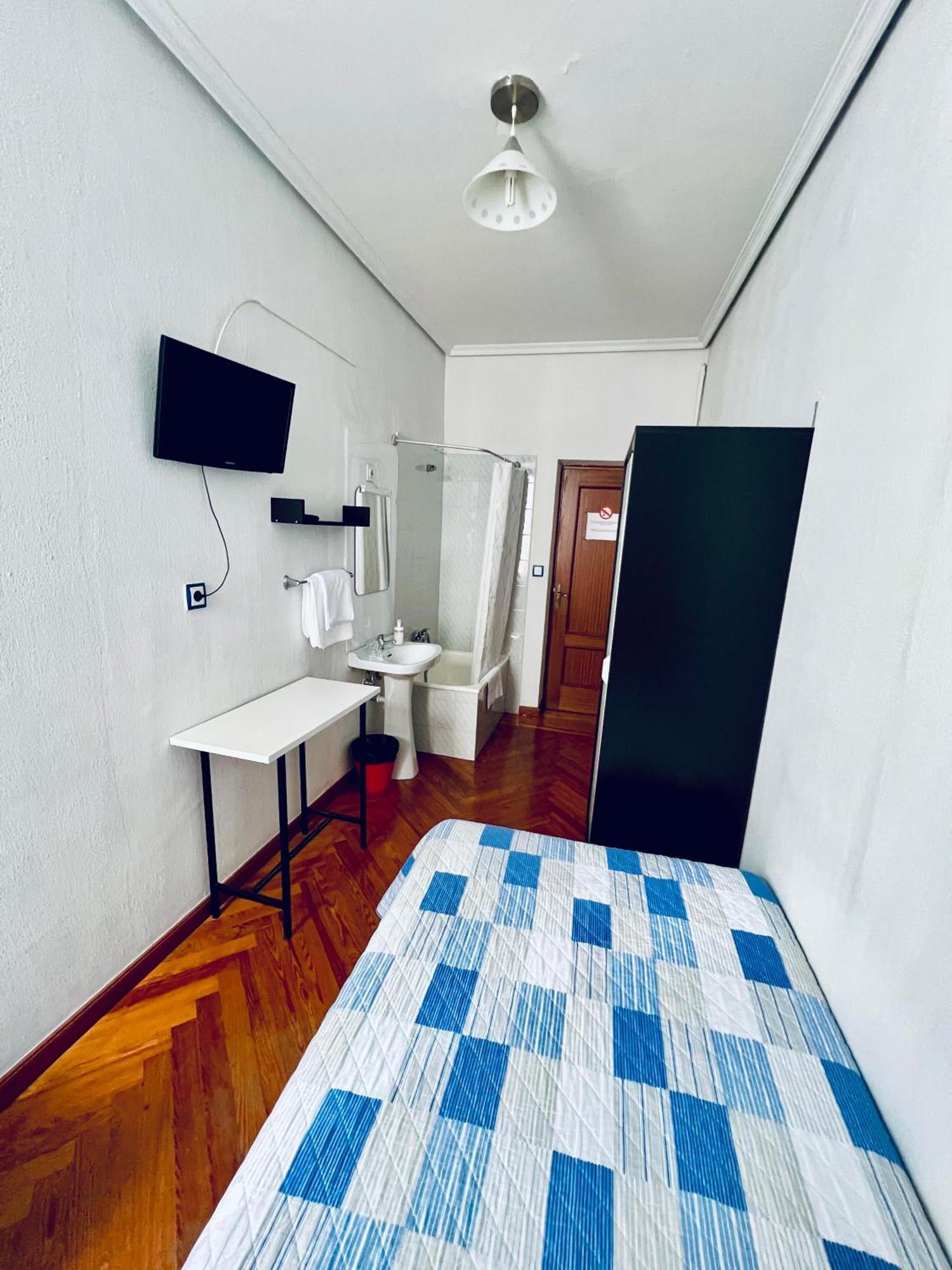 Hostal Conde De Alba Madrid Eksteriør billede