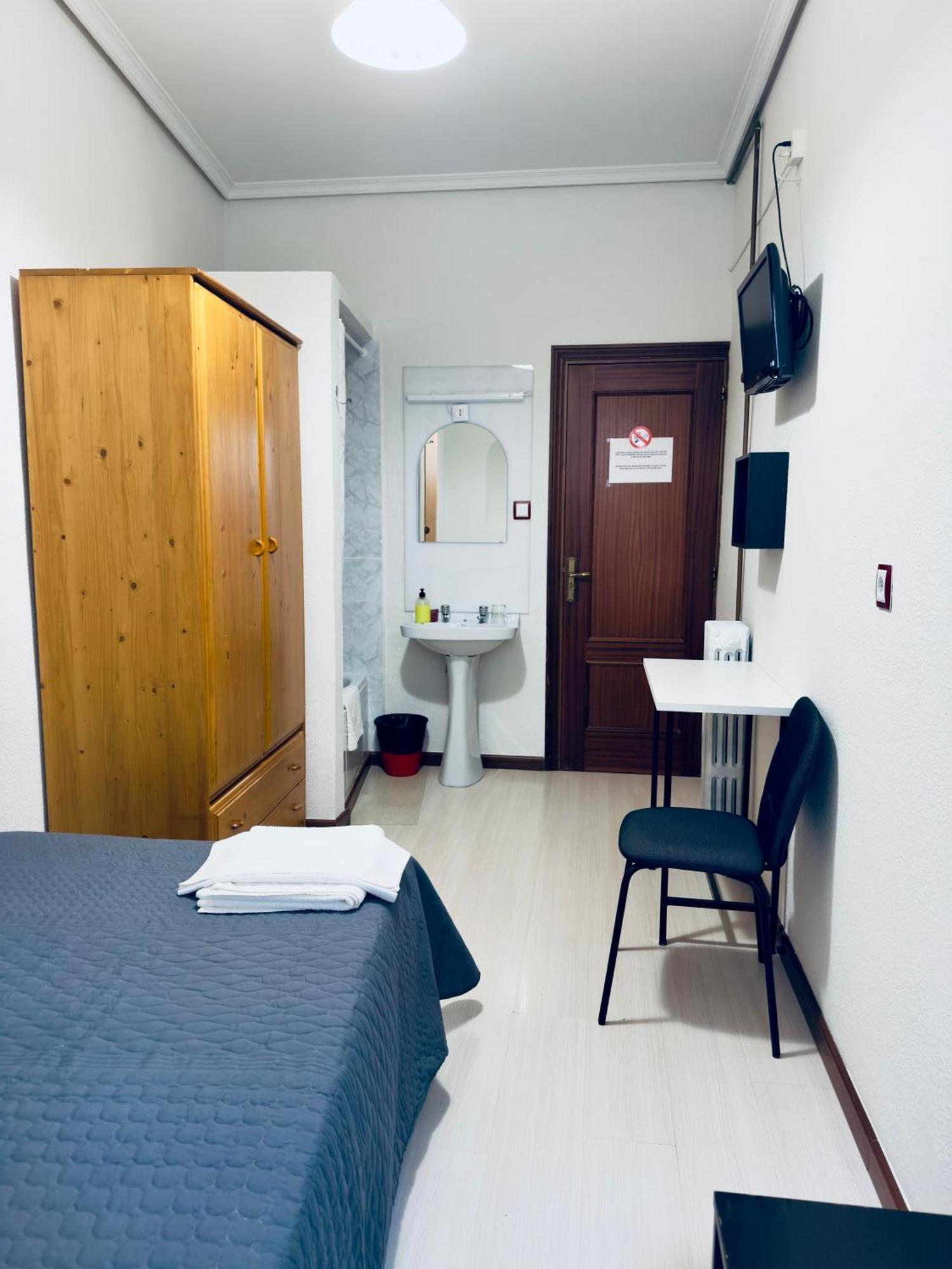 Hostal Conde De Alba Madrid Eksteriør billede
